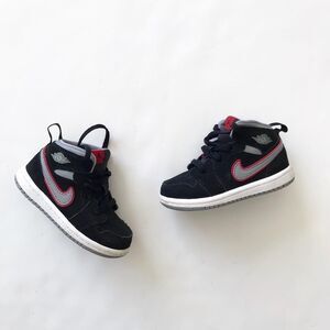 Nike Air Jordan 1 mid  sneakers  EUC size 6